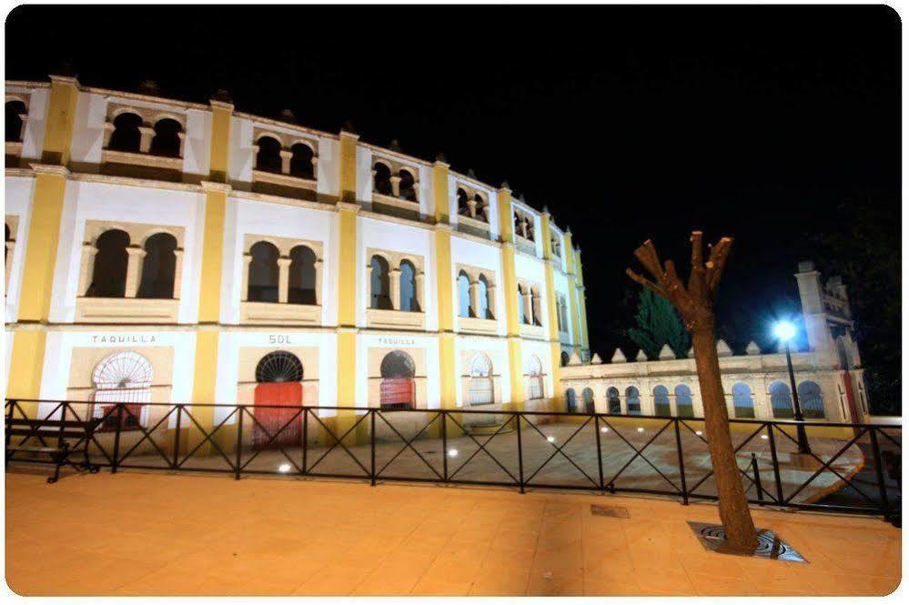 Hotel Plaza Manjón Villanueva Del Arzobispo Exterior foto